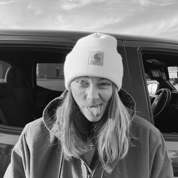 Meet your Posher, Taylor - Picture 1 of 1